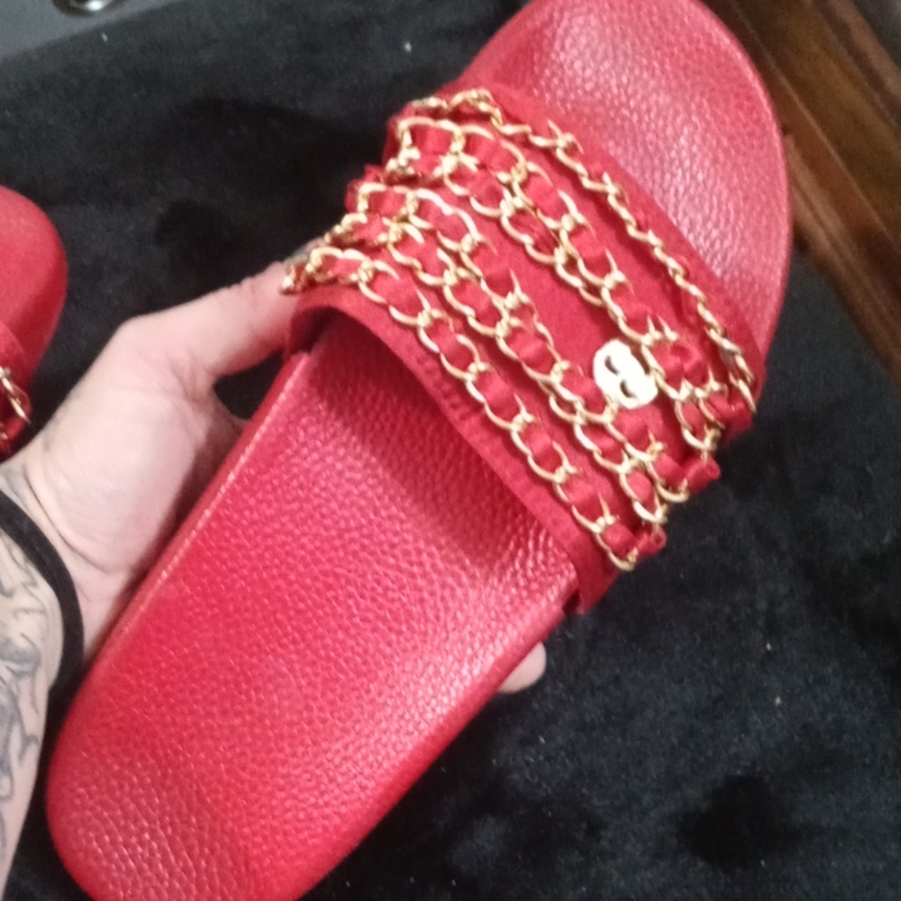Red slides - Picture 3 of 4